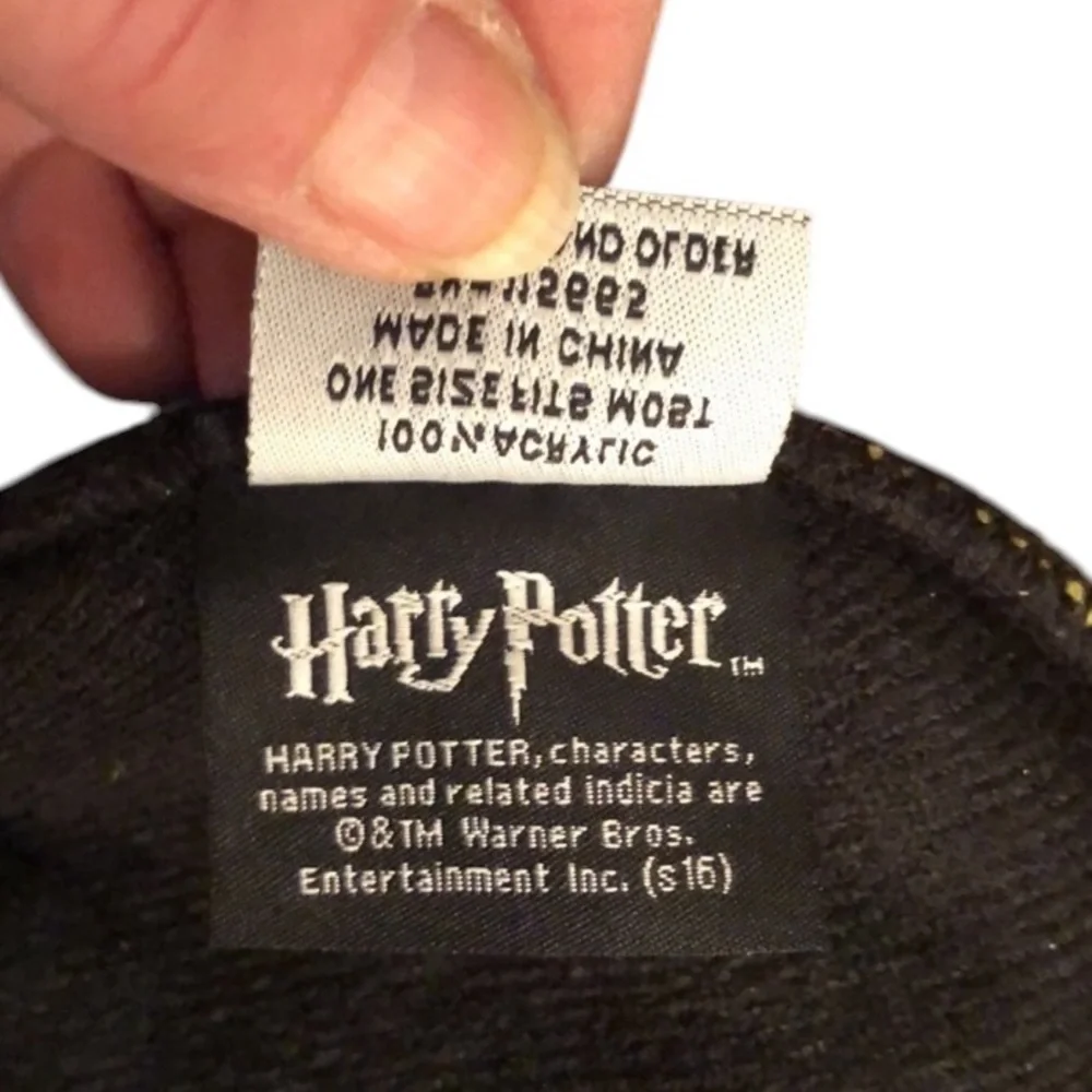 Harry Potter Hufflepuffer Navy & Yellow knit hat w/ pom pom NWOT